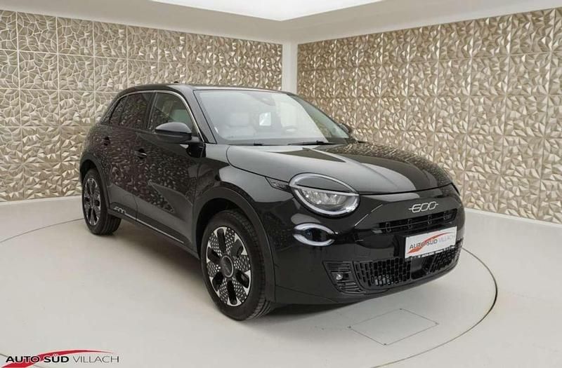Neu Fiat 600 La Prima 146 PS (107 kW) 2025 Schwarz SUV