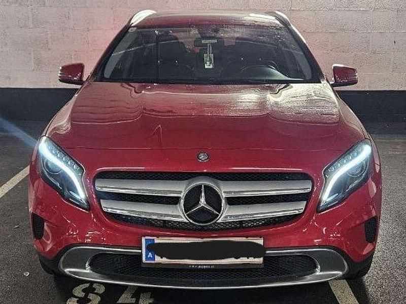 Rot Gebraucht 2016 Mercedes GLA180 Edition SUV | € 17.000 (Fairer Preis) - Bild 1/4
