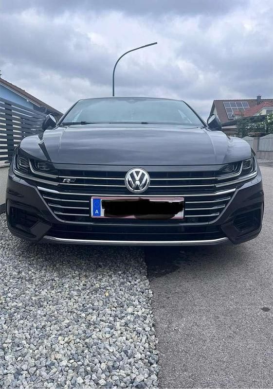 Grau Gebraucht 2017 VW Arteon Highline Limousine | € 25.000 (Fairer Preis) - Bild 1/4