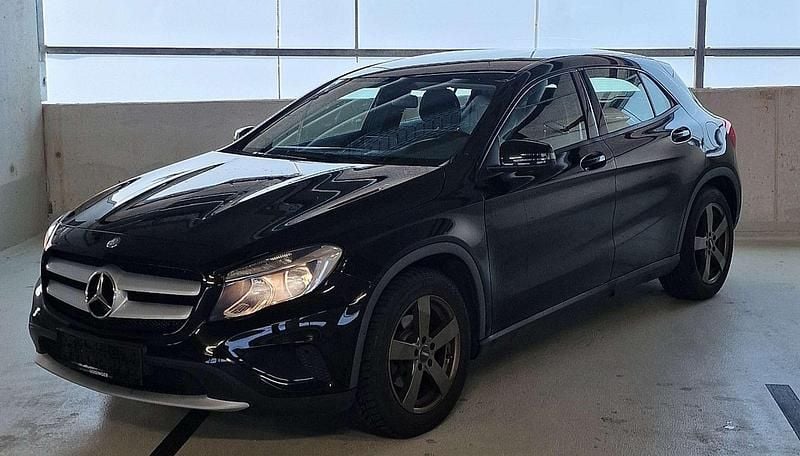 Schwarz Gebraucht 2016 Mercedes GLA180 SUV | € 11.500 (Fairer Preis) - Bild 1/4