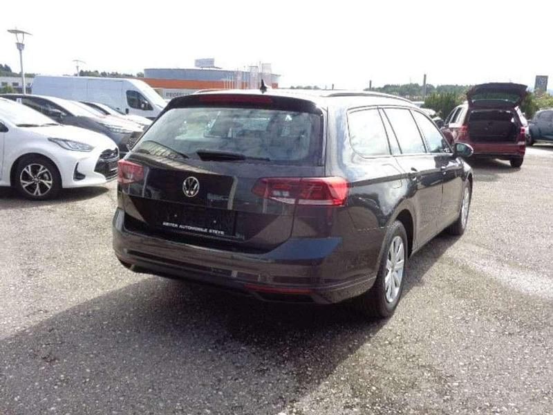 Gebraucht VW Passat 122 PS (89 kW) 2023 Schwarz Kombi