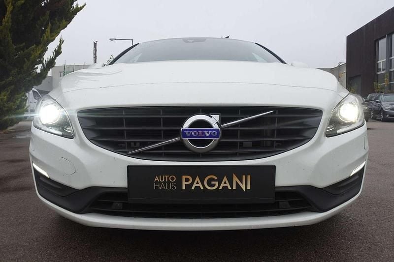 Gebraucht Volvo V60 150 PS (110 kW) 2016 Weiß Kombi