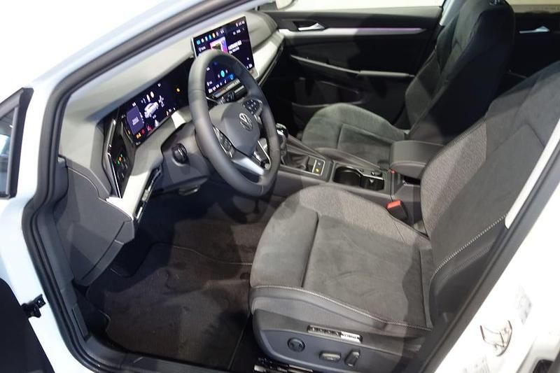 Gebraucht VW Golf VIII 115 PS (84 kW) 2026 Weiss  normal