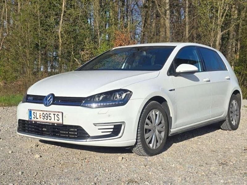 Weiß Gebraucht 2015 VW Golf VII Edition Limousine | € 12.999 - Bild 1/4