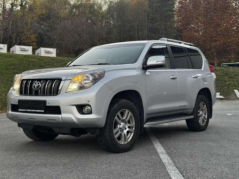 Silber Gebraucht 2013 Toyota Land Cruiser SUV | € 22.750 (Fairer Preis) - Bild 1/4