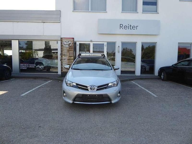 Gebraucht Toyota Auris Hybrid Lounge 99 PS (72 kW) 2014 Silber Limousine