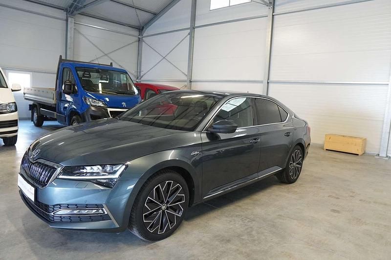 Gebraucht Skoda Superb LAURIN & KLEMENT 156 PS (114 kW) 2021 Grau Limousine