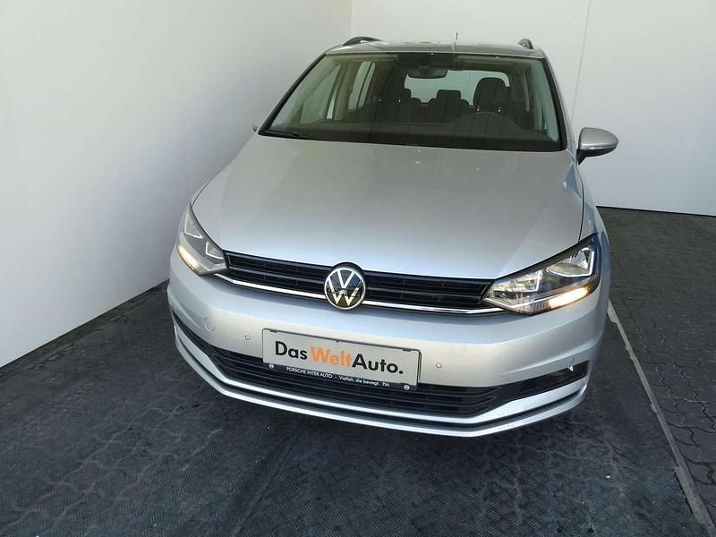 Gebraucht VW Touran 122 PS (89 kW) 2022 Silber  metallic Van / Kleinbus
