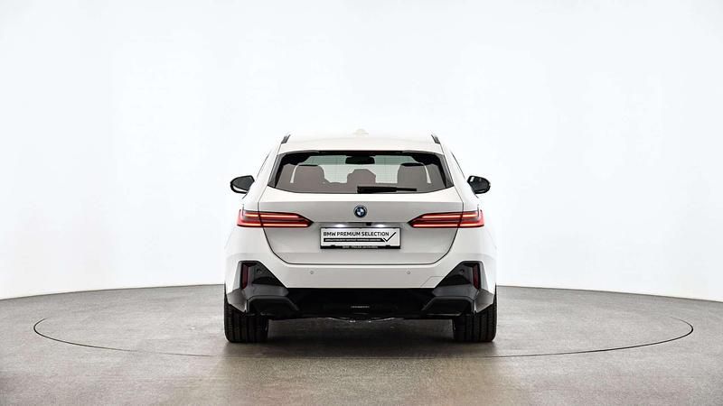 Gebraucht BMW 530e Shadowline 190 PS (139 kW) 2025 Mineralweiß metallic Kombi