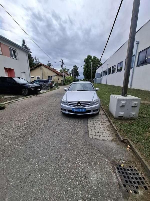 Silber Gebraucht 2009 Mercedes C320 Elegance Limousine | € 6.500 (Fairer Preis) - Bild 1/4