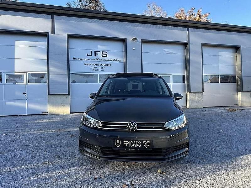 Gebraucht VW Touran 150 PS (110 kW) 2022 Grau Van / Kleinbus