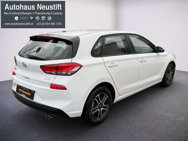 Gebraucht Hyundai i30 99 PS (72 kW) 2019 Weiß Limousine