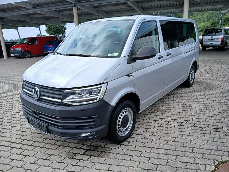 Silber metallic Gebraucht 2019 VW Caravelle Trendline Van / Kleinbus | € 49.990 - Bild 1/4