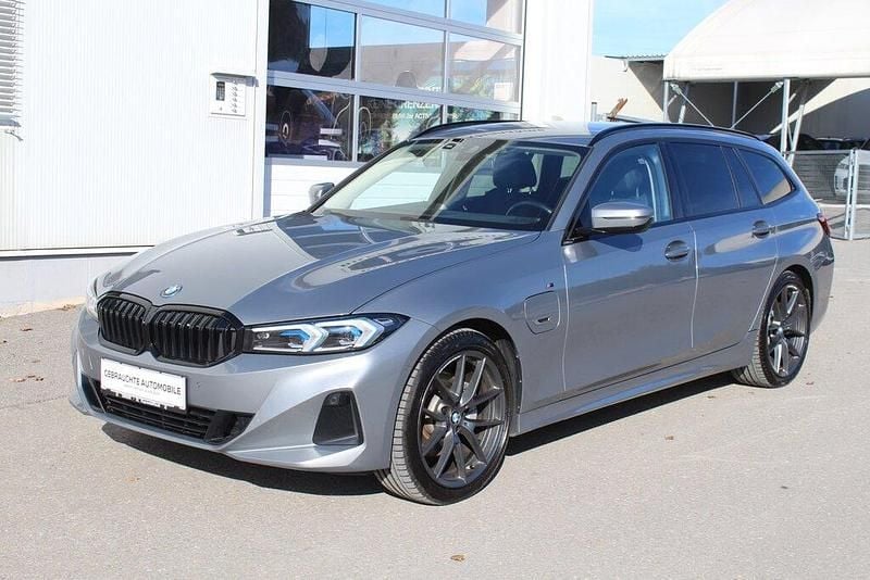 Gebraucht BMW 330e Efficient Dynamics 293 PS (215 kW) 2022 Skyscraper grau