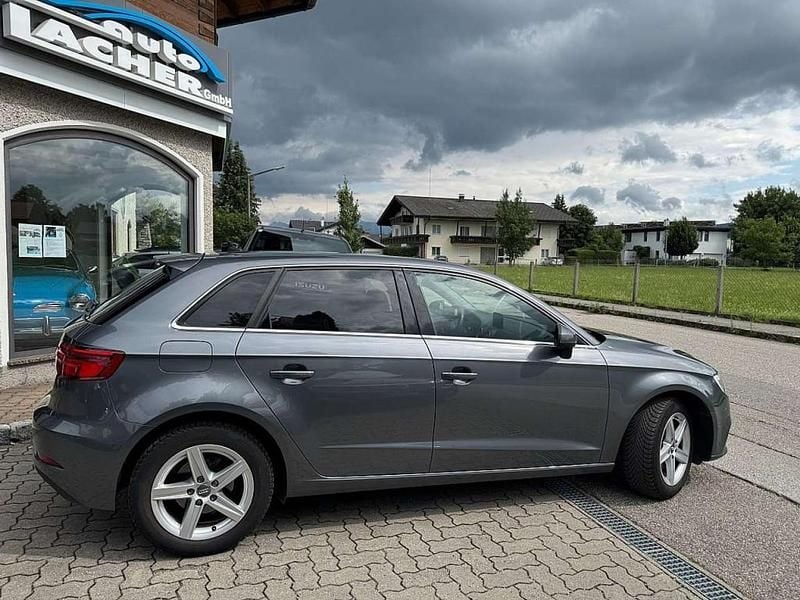 Gebraucht Audi A3 Design 116 PS (85 kW) 2019 Grau Limousine