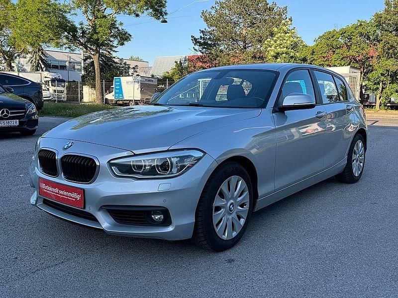 Silber Gebraucht 2019 BMW 118 Advantage Kleinwagen | € 12.490 (Superpreis) - Bild 1/4