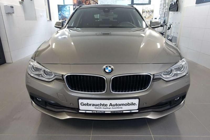 Gebraucht BMW 320 190 PS (139 kW) 2019 Platinsilber Kombi