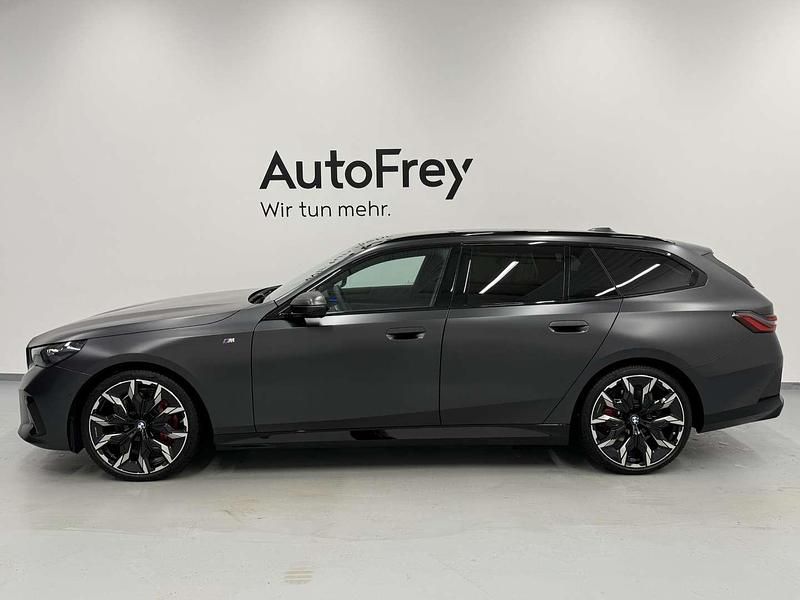 Gebraucht BMW 540 Comfort Edition 303 PS (222 kW) 2025 Grau Kombi