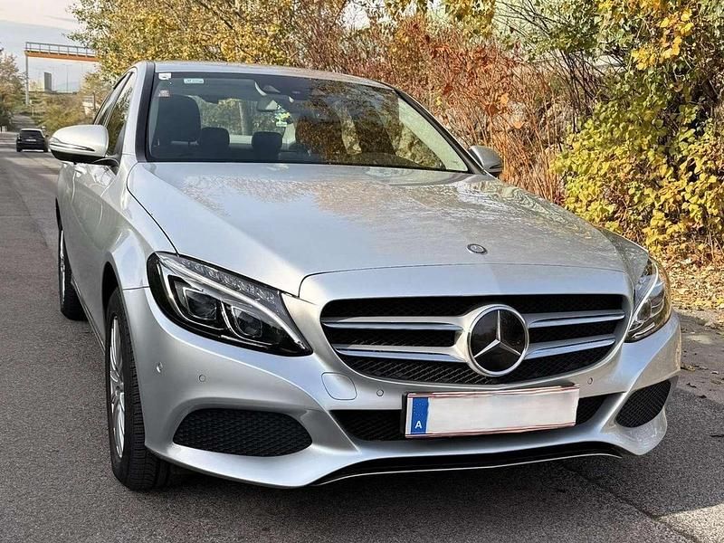 Silber Gebraucht 2015 Mercedes C200 Avantgarde Limousine | € 21.900 - Bild 1/4