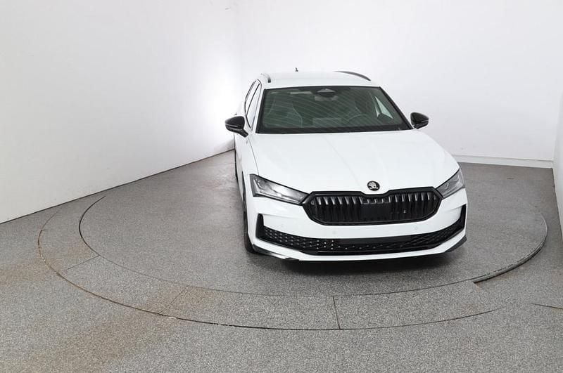 Gebraucht Skoda Superb SportLine 193 PS (141 kW) 2026 Weiss  normal Kombi