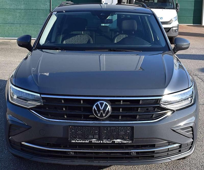 Gebraucht VW Tiguan Life 150 PS (110 kW) 2022 Grau SUV