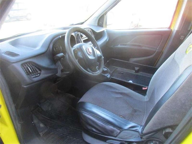 Gebraucht Fiat Doblò 95 PS (69 kW) 2018 Gelb Van / Kleinbus