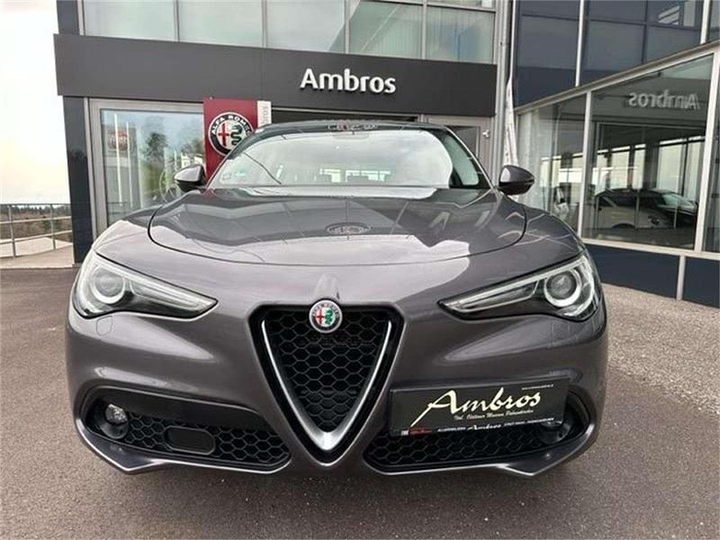 Gebraucht Alfa Romeo Stelvio Super 209 PS (153 kW) 2017 Grau SUV