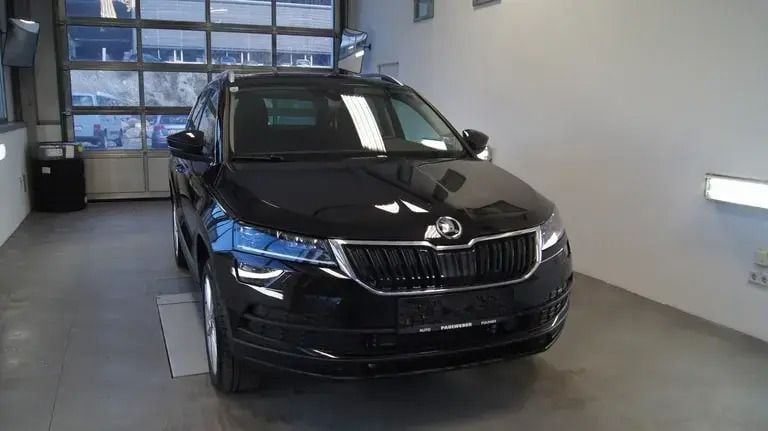 Blackmagic perleff. Gebraucht 2017 Skoda Karoq Style SUV | € 33.990 - Bild 1/4