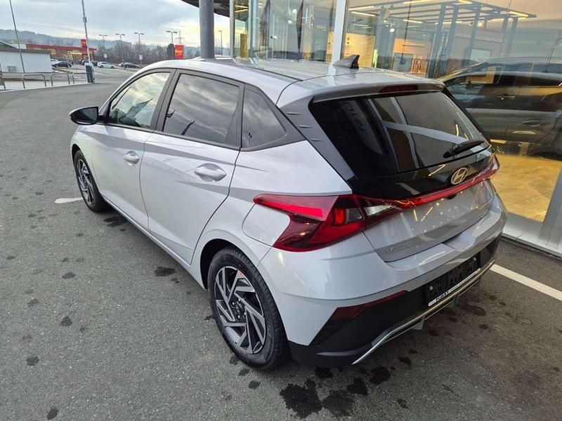 Neu Hyundai i20 79 PS (58 kW) 2025 Grau Limousine