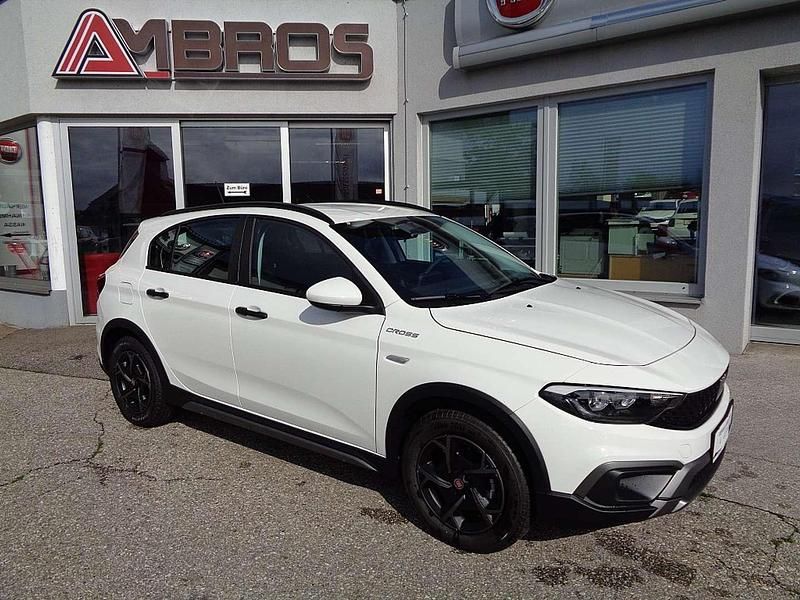 Weiß Gebraucht 2022 Fiat Tipo Cross Limousine | € 16.990 (Etwas zu teuer) - Bild 1/4