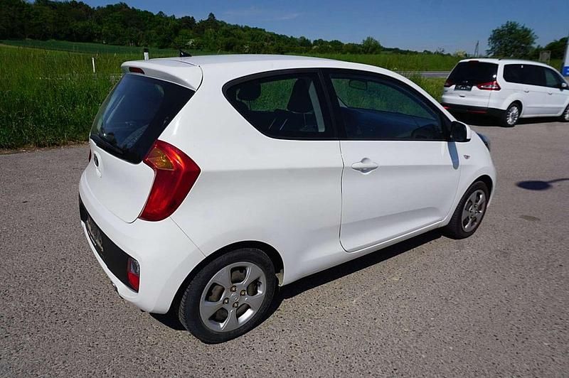 Gebraucht Kia Picanto 69 PS (50 kW) 2013 Weiß Kleinwagen