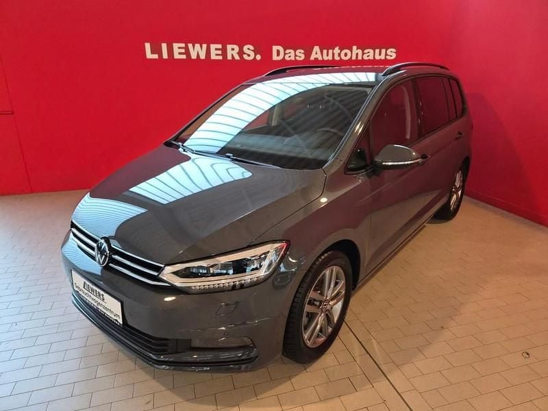 Grau Gebraucht 2025 VW Touran Life Van / Kleinbus | € 36.800 (Etwas zu teuer) - Bild 1/4