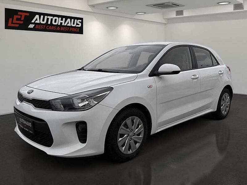 Weiß Gebraucht 2017 Kia Rio Limousine | € 7.880 (Fairer Preis) - Bild 1/4
