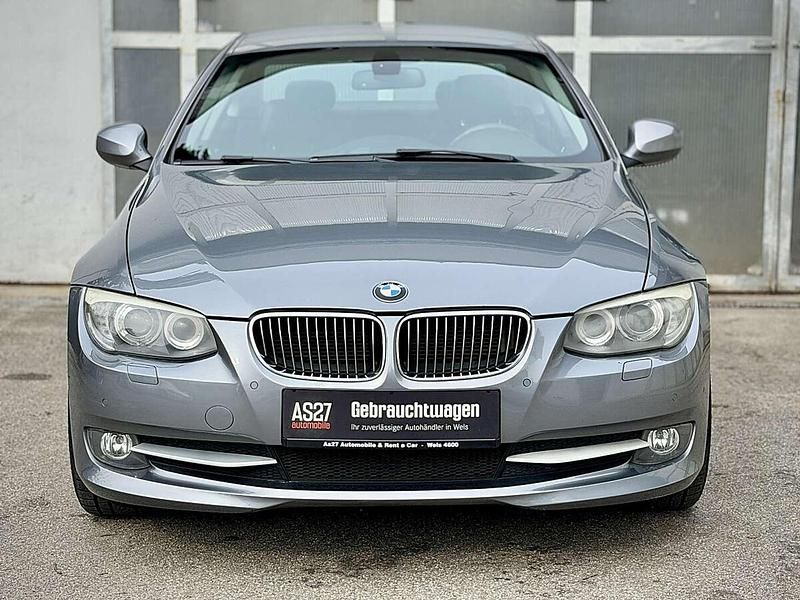 Gebraucht BMW 325 204 PS (150 kW) 2010 Grau Coupé