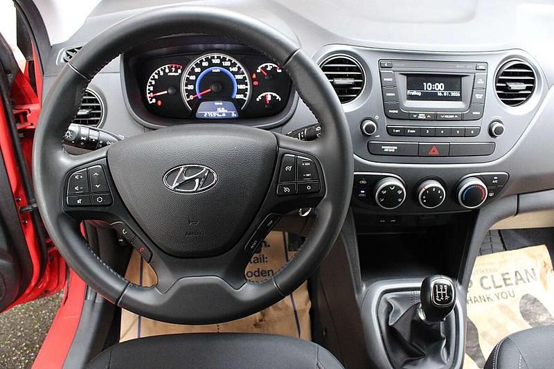 Gebraucht Hyundai i10 67 PS (49 kW) 2019 Rot Kleinwagen