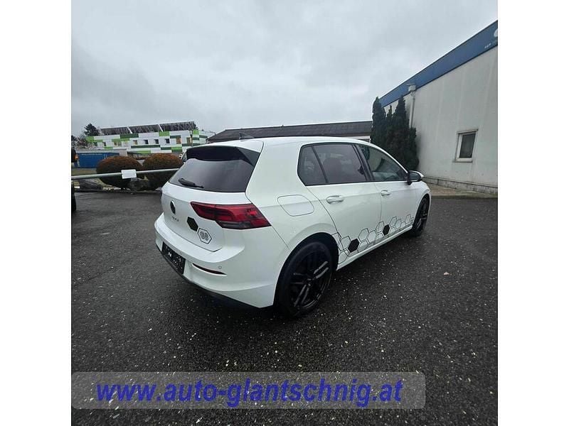 Gebraucht VW Golf VIII 90 PS (66 kW) 2020 Weiß Limousine