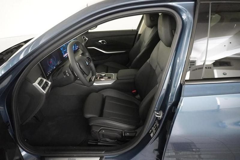 Gebraucht BMW 320 Efficient Dynamics 190 PS (139 kW) 2025 Arctic race blue Limousine
