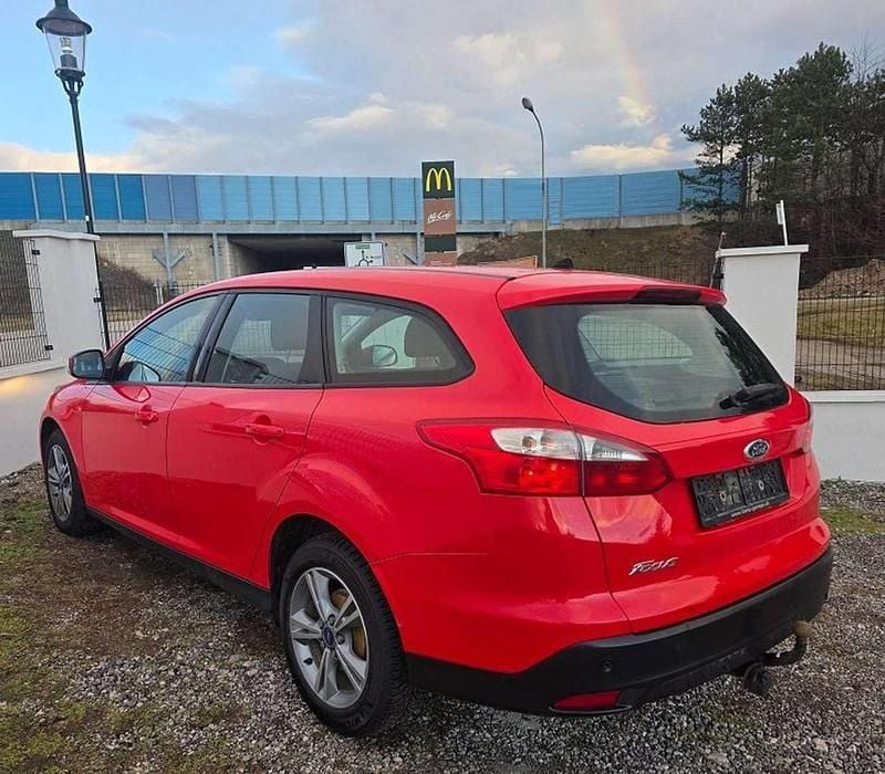 Gebraucht Ford Focus 95 PS (69 kW) 2011 Rot Kombi