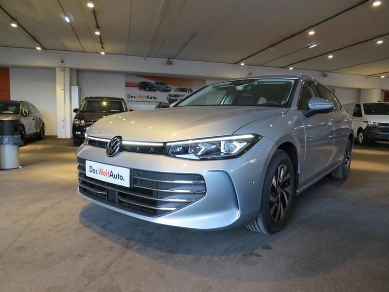 Gebraucht VW Passat Business 150 PS (110 kW) 2024 Silber  metallic Kombi