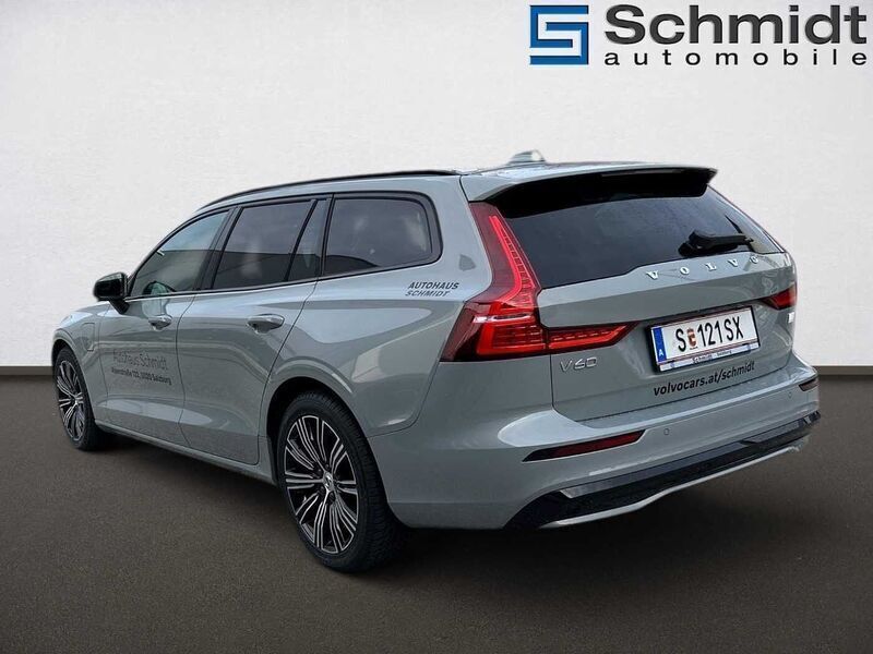 Gebraucht Volvo V60 252 PS (185 kW) 2025 Grau Kombi