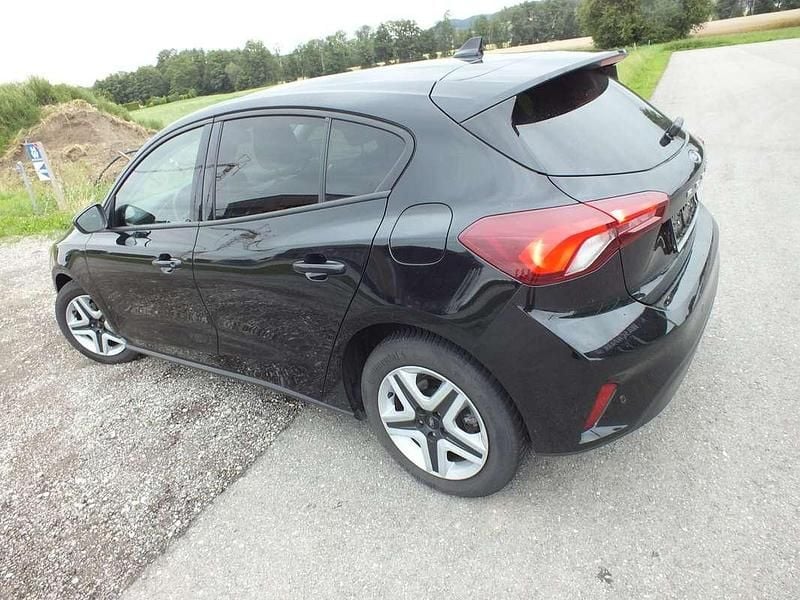 Gebraucht Ford Focus 120 PS (88 kW) 2022 Grau Limousine