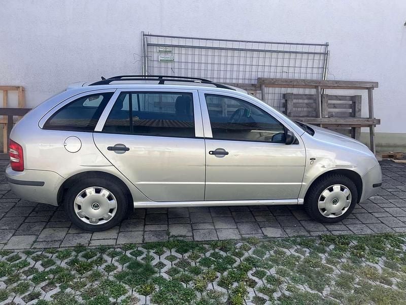 Gebraucht Skoda Fabia Classic 64 PS (47 kW) 2001 Silber Kleinwagen
