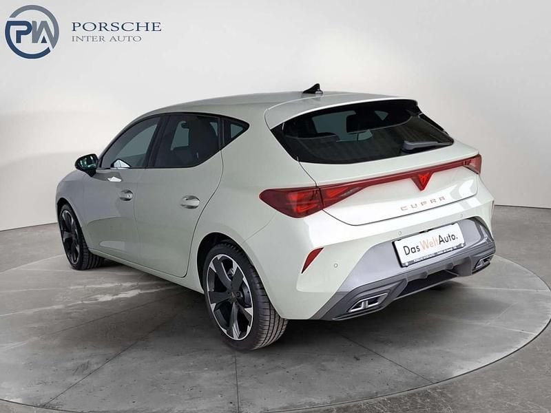 Neu Cupra Leon 150 PS (110 kW) 2025 Hellgrau  metallic Limousine