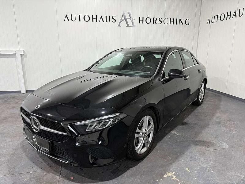 Gebraucht Mercedes A180 136 PS (100 kW) 2023 Schwarz Limousine