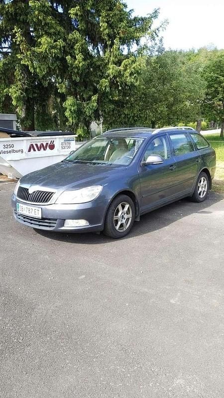 Gebraucht Skoda Octavia Elegance 105 PS (77 kW) 2010 Kombi