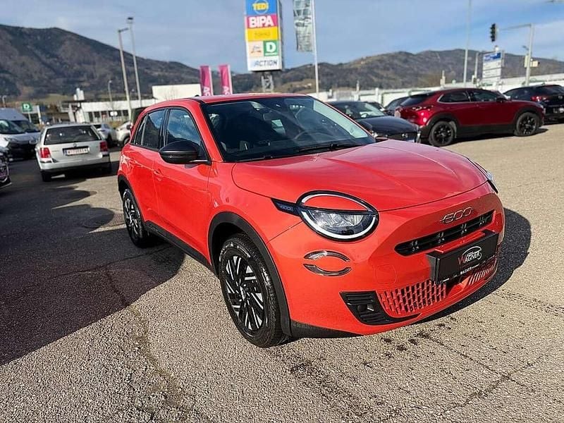 Gebraucht Fiat 600 101 PS (74 kW) 2024 Orange SUV