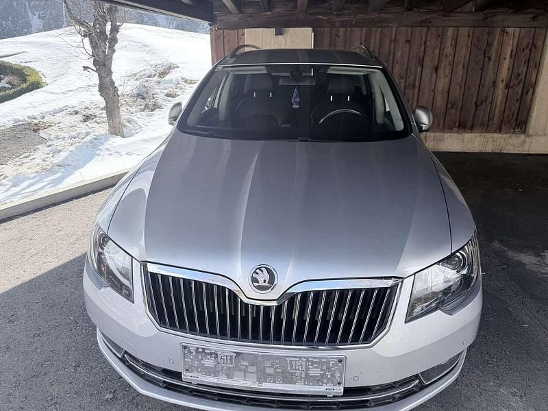 Gebraucht Skoda Superb Ambition 170 PS (125 kW) 2014 Grau Kombi