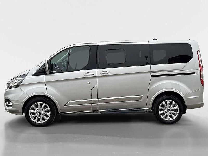Gebraucht Ford Tourneo Custom Titanium 131 PS (96 kW) 2022 Silber Van