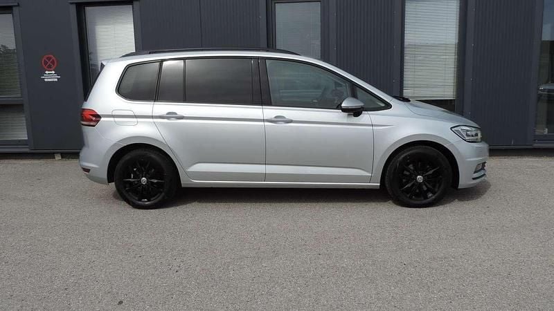 Silber Gebraucht 2019 VW Touran Comfortline Van / Kleinbus | € 21.990 (Fairer Preis) - Bild 1/4