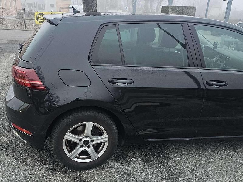 Gebraucht VW Golf VII Comfortline 116 PS (85 kW) 2018 Schwarz Limousine